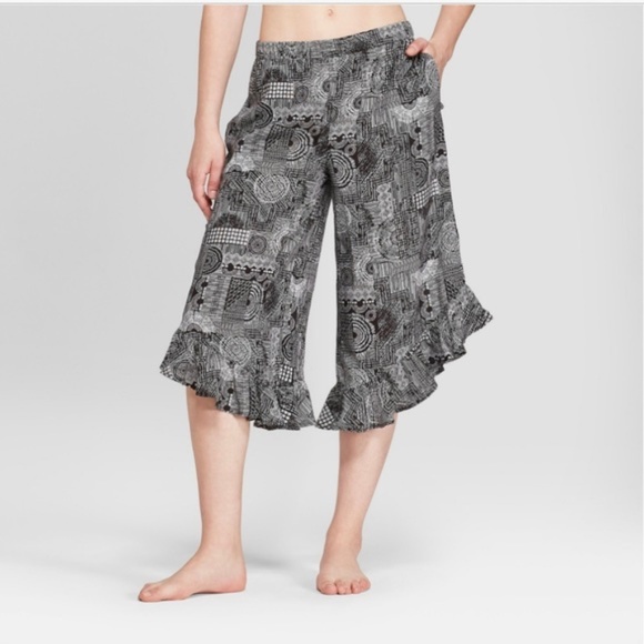 Gilligan & O'Malley Other - Gilligan & O'Malley Ruffled Black & White Crop Pajama Pants